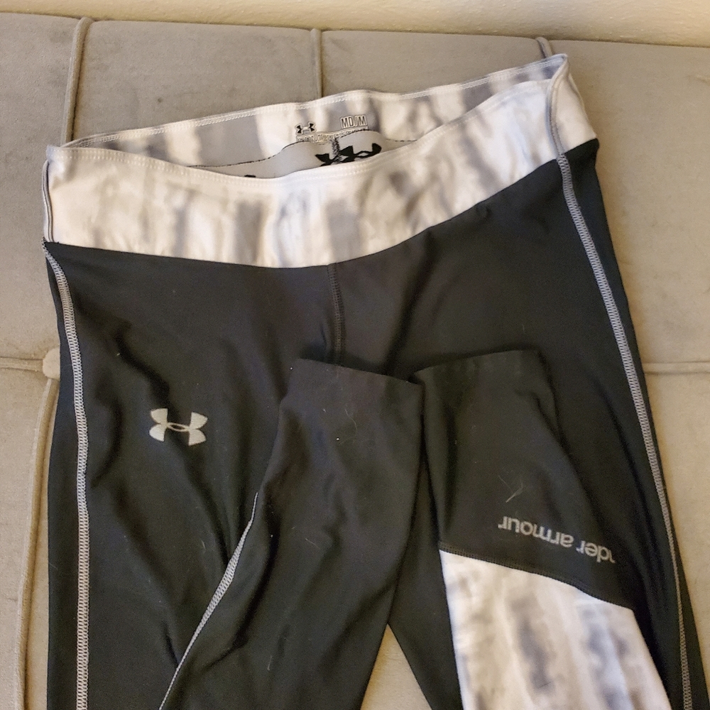 2 pairs of under armour leggings